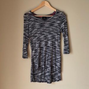 W5 ✨ High Low Striped 3/4 Sleeve Top